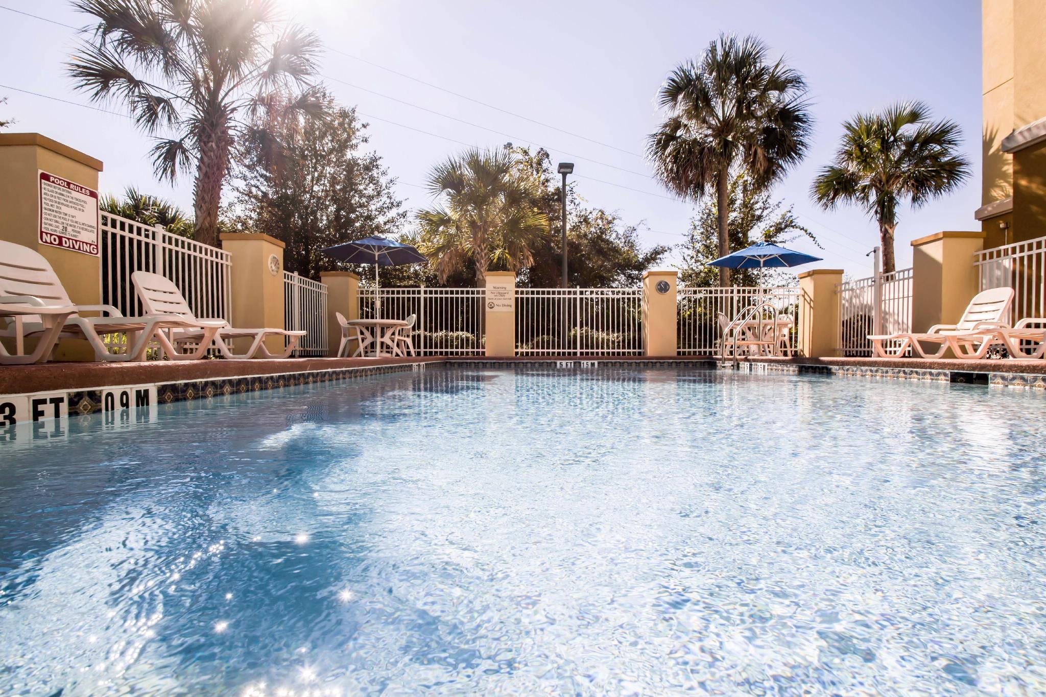 Comfort Suites Orlando Airport Exterior photo