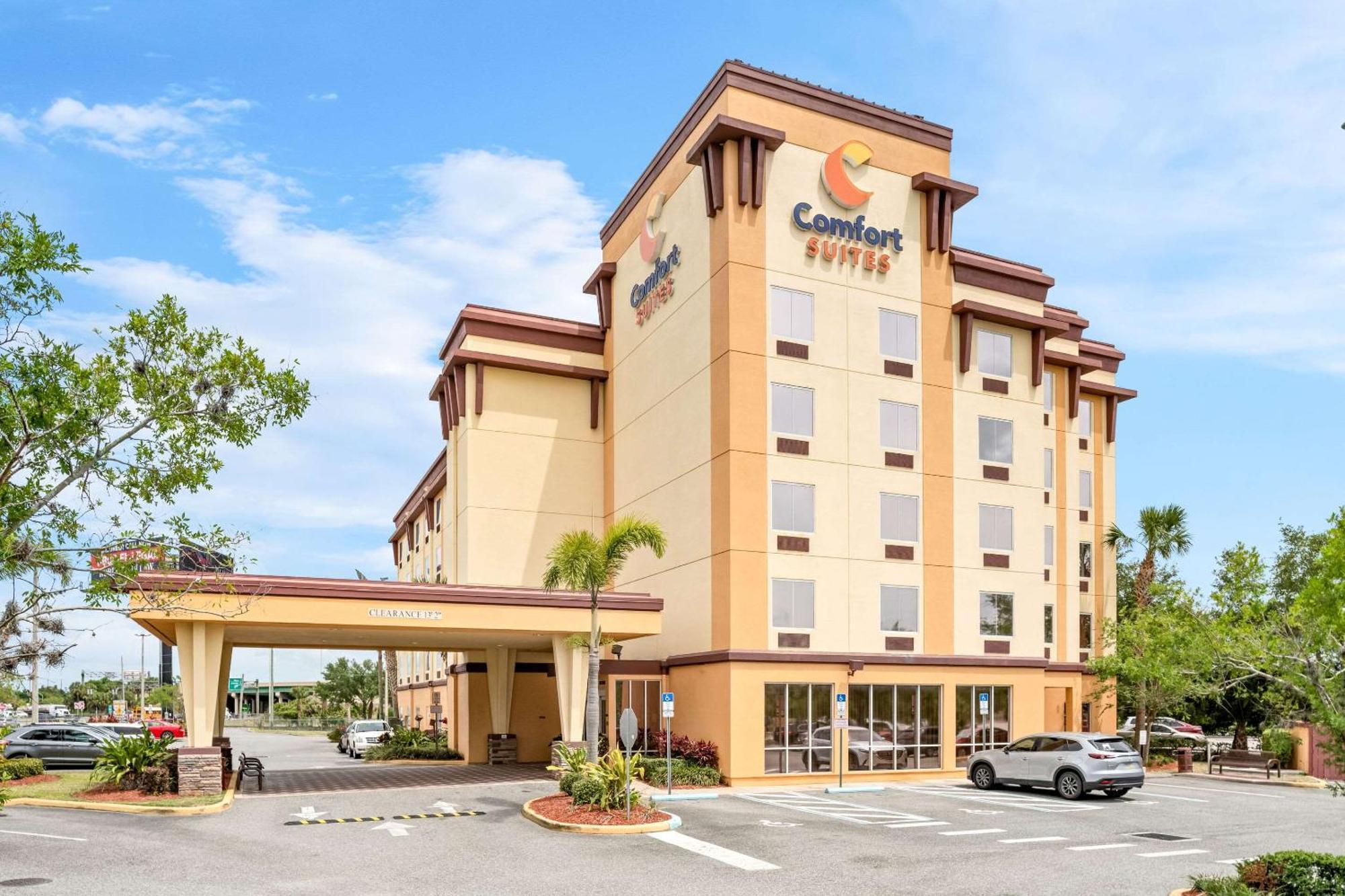 Comfort Suites Orlando Airport Exterior photo